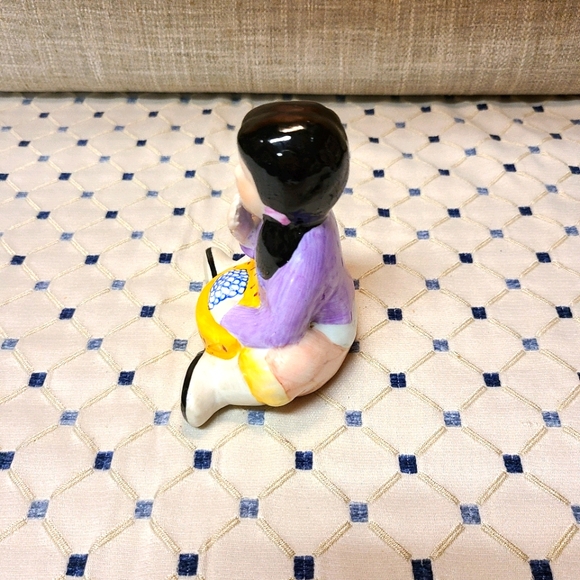 VGUC Alaskan Native Girl Figurine - Picture 5 of 5